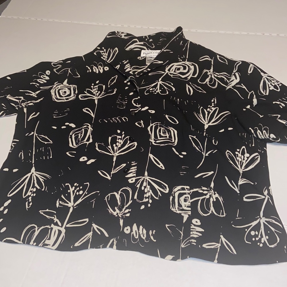 Pendleton black and cream button down shirt with a curved bottom size 16